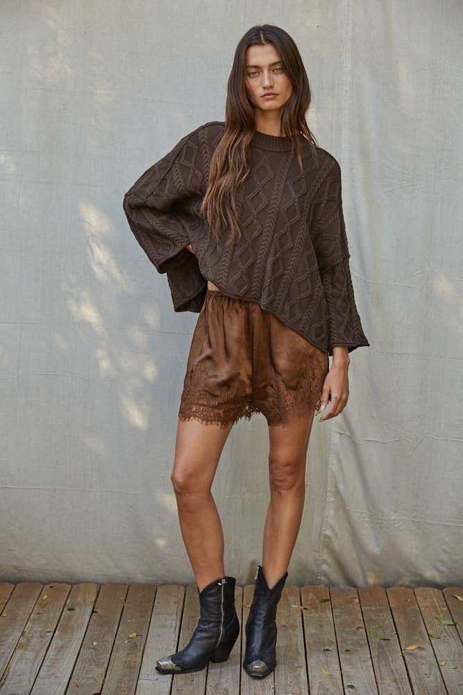 L10046 | Woven Elastic Waist Shorts with Lace Detail