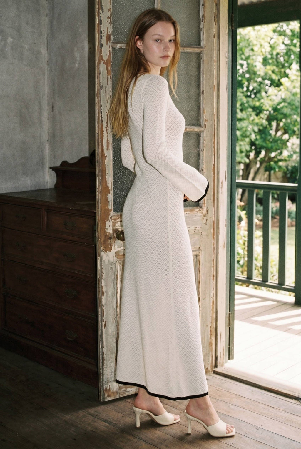 Contrast Trim Scoop Neck Long Sleeve Maxi Dress